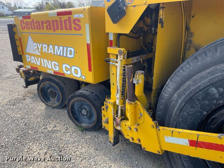 image for item LJ9627 2000 Cedarapids CR451  paver