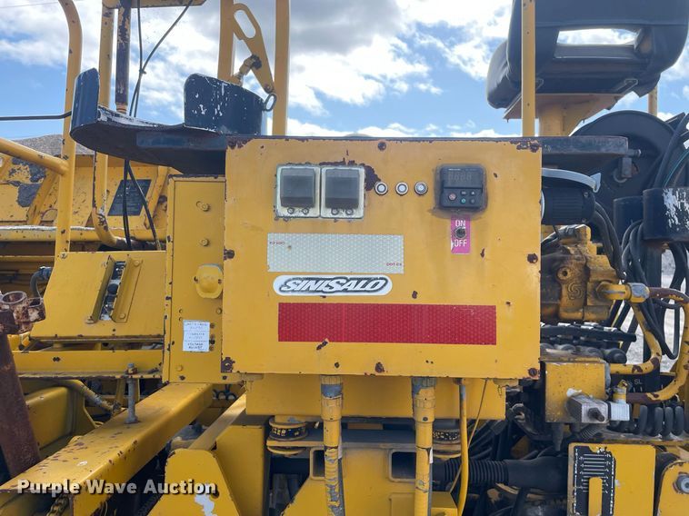 image for item LJ9627 2000 Cedarapids CR451  paver