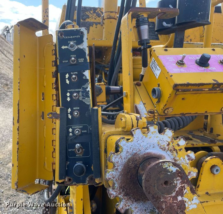 image for item LJ9627 2000 Cedarapids CR451  paver