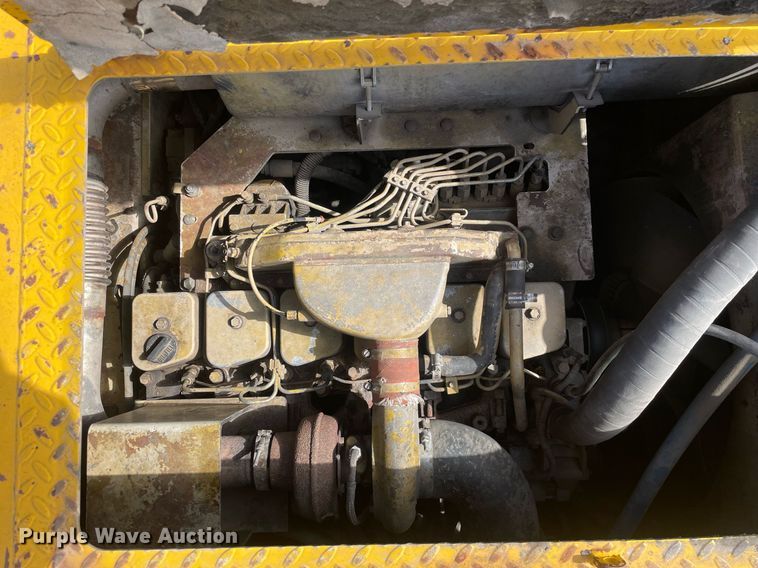 image for item LJ9627 2000 Cedarapids CR451  paver