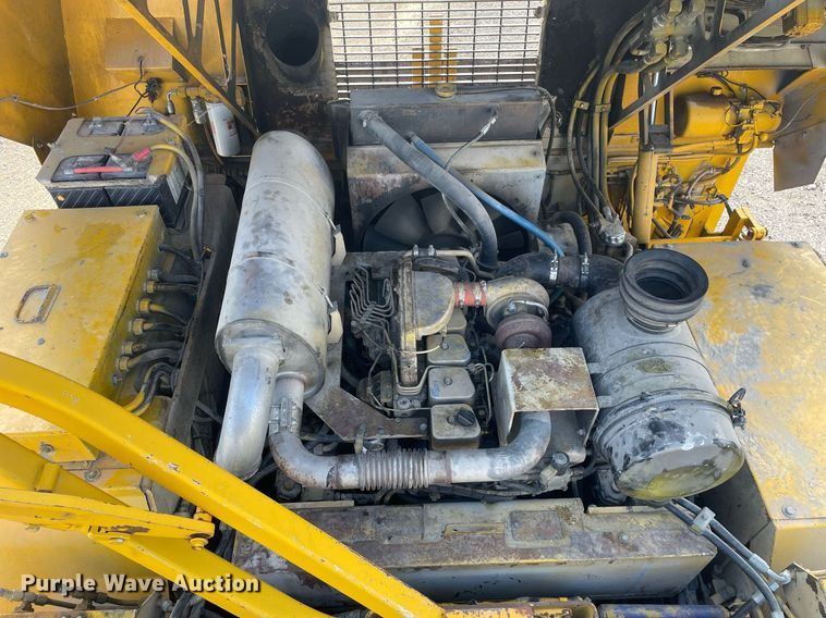 image for item LJ9627 2000 Cedarapids CR451  paver