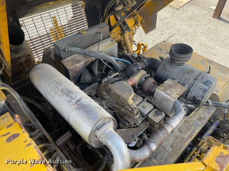 image for item LJ9627 2000 Cedarapids CR451  paver