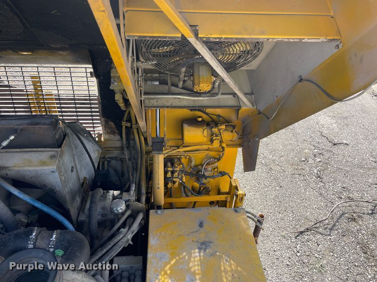 image for item LJ9627 2000 Cedarapids CR451  paver