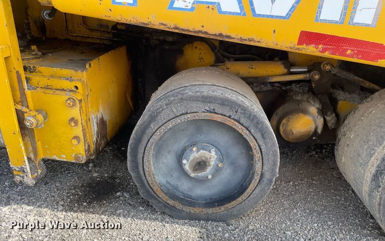 image for item LJ9627 2000 Cedarapids CR451  paver