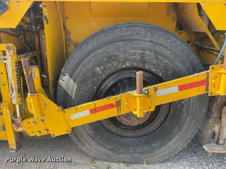 image for item LJ9627 2000 Cedarapids CR451  paver