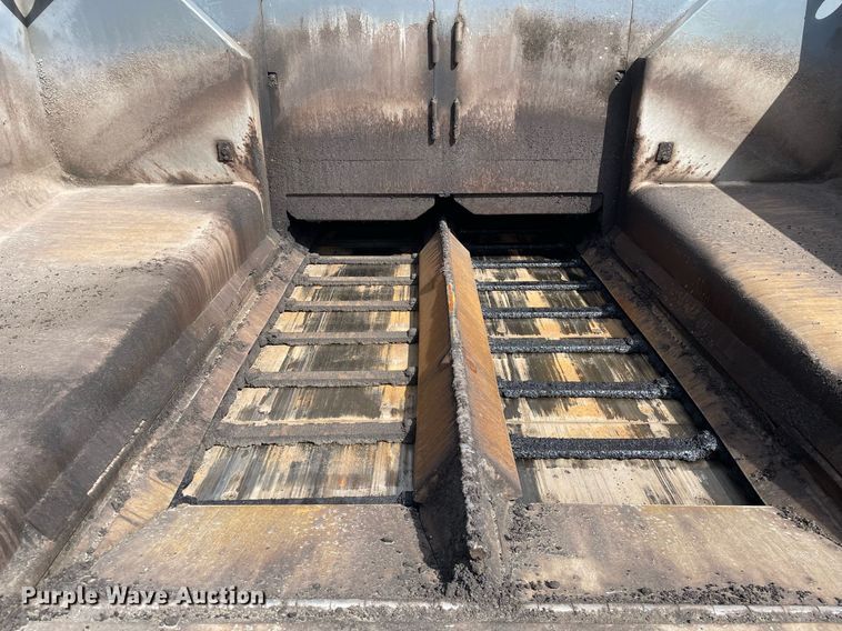 image for item LJ9628 2007 Roadtec RP195  paver