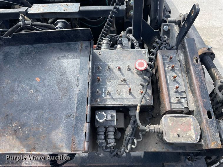 image for item LJ9628 2007 Roadtec RP195  paver