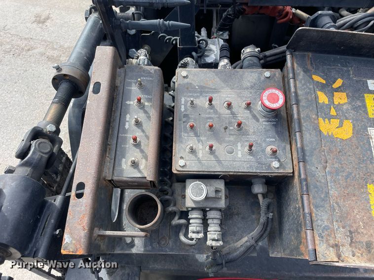 image for item LJ9628 2007 Roadtec RP195  paver