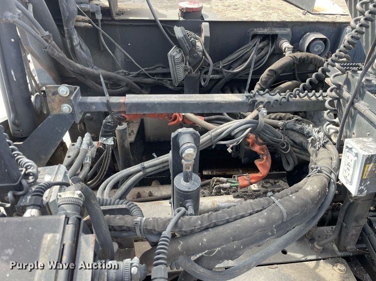 image for item LJ9628 2007 Roadtec RP195  paver