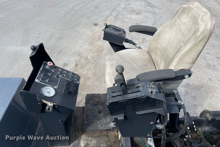 image for item LJ9628 2007 Roadtec RP195  paver