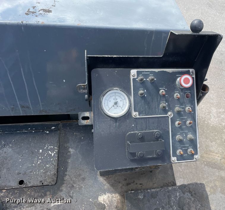 image for item LJ9628 2007 Roadtec RP195  paver