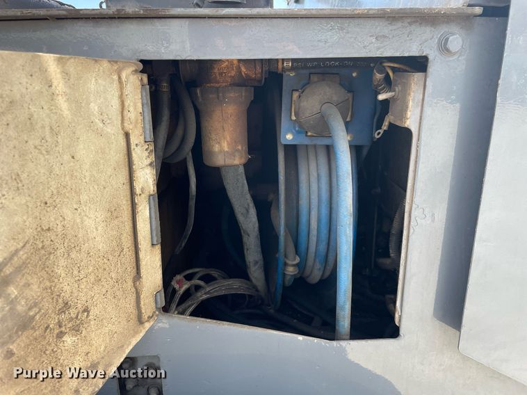 image for item LJ9628 2007 Roadtec RP195  paver