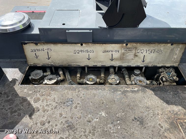 image for item LJ9628 2007 Roadtec RP195  paver