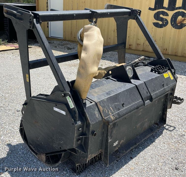 image for item LJ9635 2017 Caterpillar HM415C  skid steer mulcher