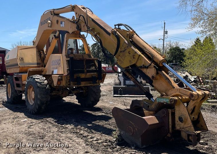 image for item LJ9642 1995 Badger 1085C  wheeled excavator