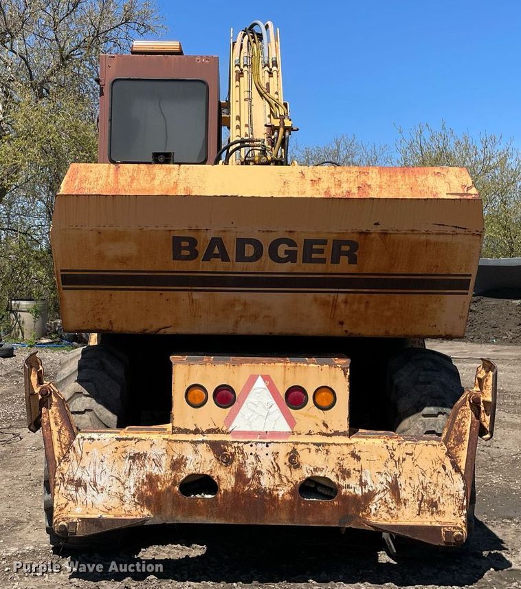 image for item LJ9642 1995 Badger 1085C  wheeled excavator