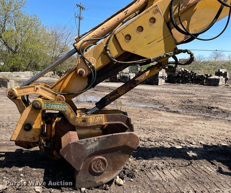 image for item LJ9642 1995 Badger 1085C  wheeled excavator