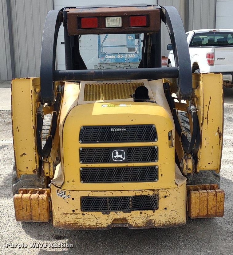 image for item LL9078 John Deere 260  skid steer loader