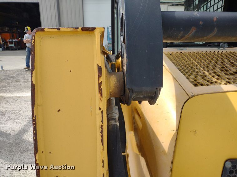image for item LL9078 John Deere 260  skid steer loader