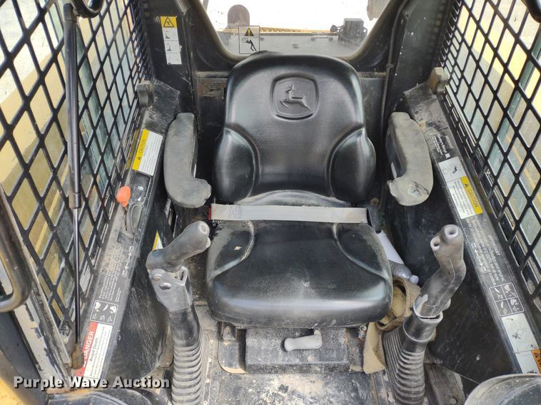 image for item LL9078 John Deere 260  skid steer loader