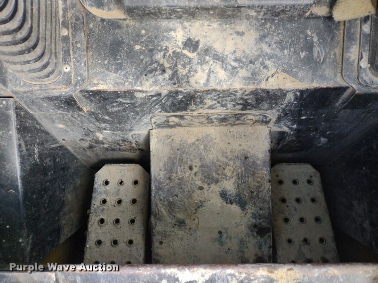 image for item LL9078 John Deere 260  skid steer loader