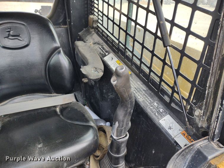 image for item LL9078 John Deere 260  skid steer loader