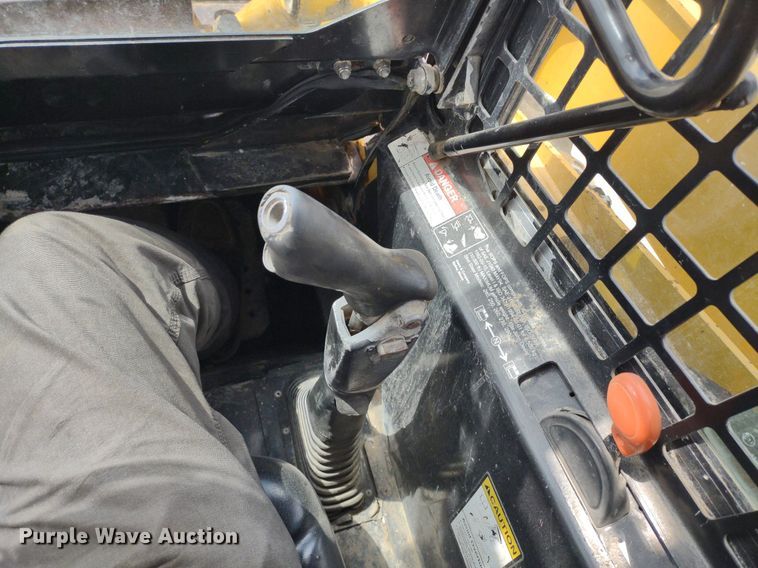 image for item LL9078 John Deere 260  skid steer loader