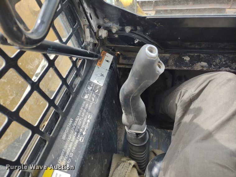 image for item LL9078 John Deere 260  skid steer loader