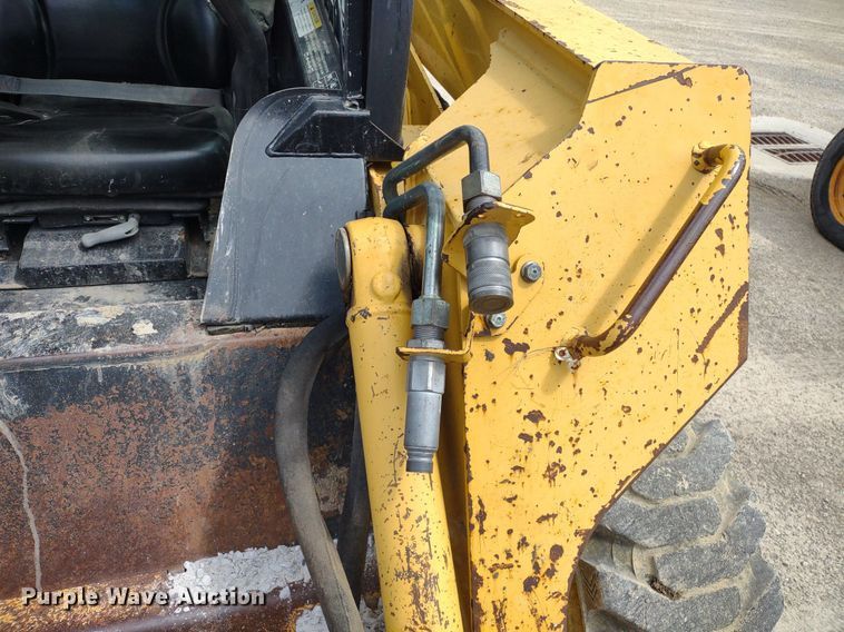 image for item LL9078 John Deere 260  skid steer loader