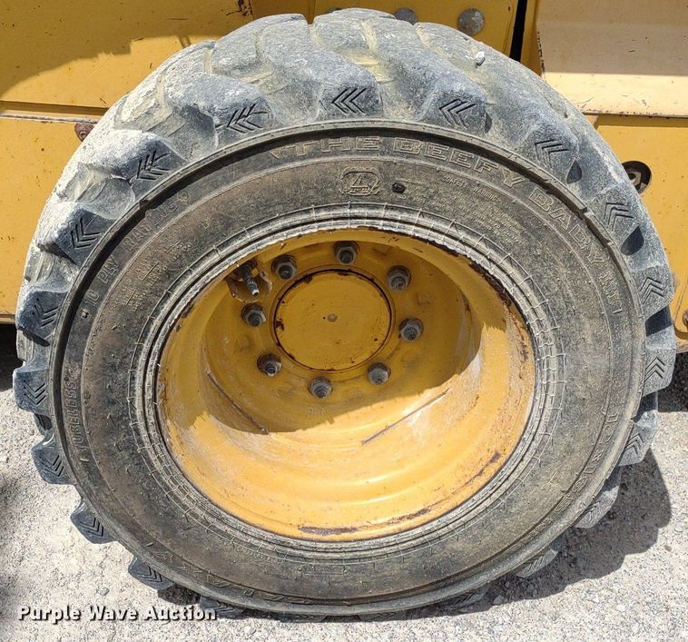 image for item LL9078 John Deere 260  skid steer loader