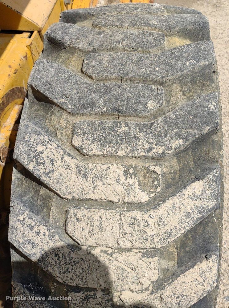 image for item LL9078 John Deere 260  skid steer loader