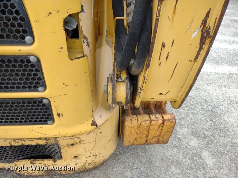 image for item LL9078 John Deere 260  skid steer loader