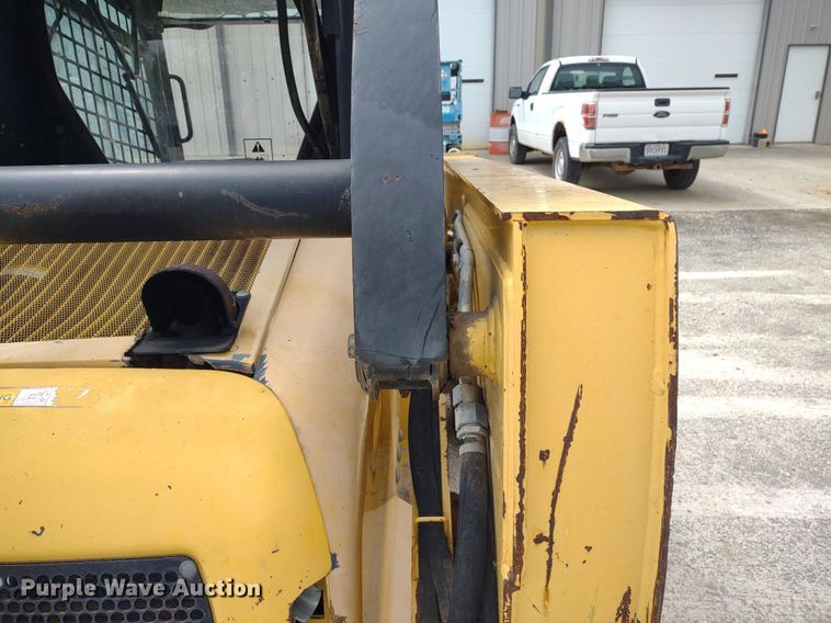 image for item LL9078 John Deere 260  skid steer loader