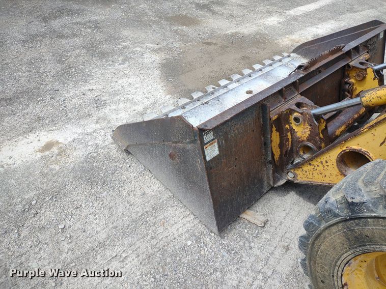 image for item LL9078 John Deere 260  skid steer loader