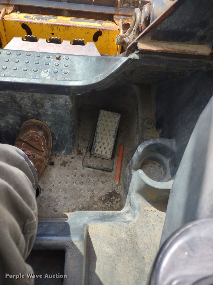 image for item LL9080 2012 John Deere 326D  skid steer loader