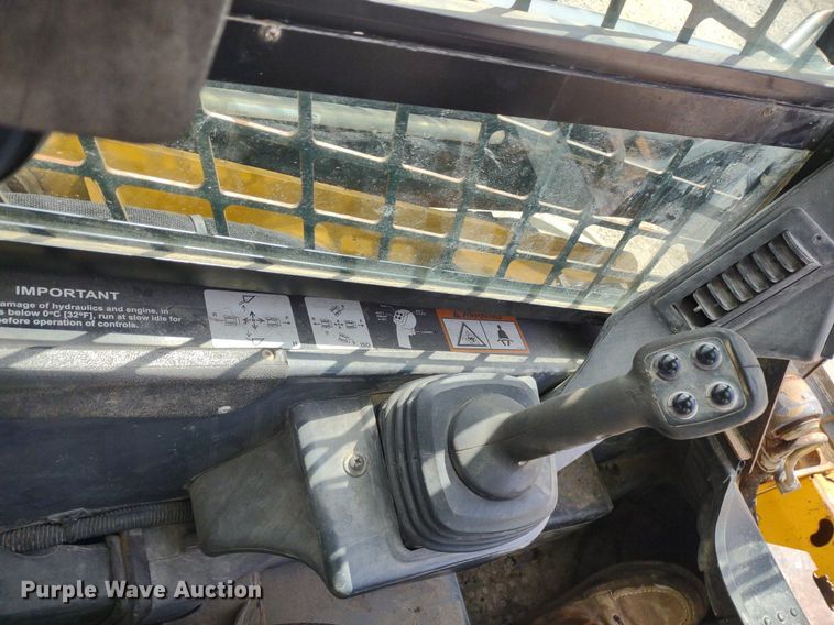 image for item LL9080 2012 John Deere 326D  skid steer loader