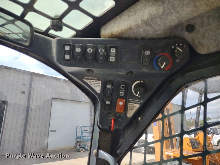 image for item LL9080 2012 John Deere 326D  skid steer loader