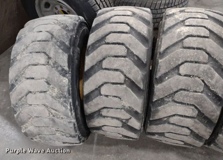 image for item LL9080 2012 John Deere 326D  skid steer loader