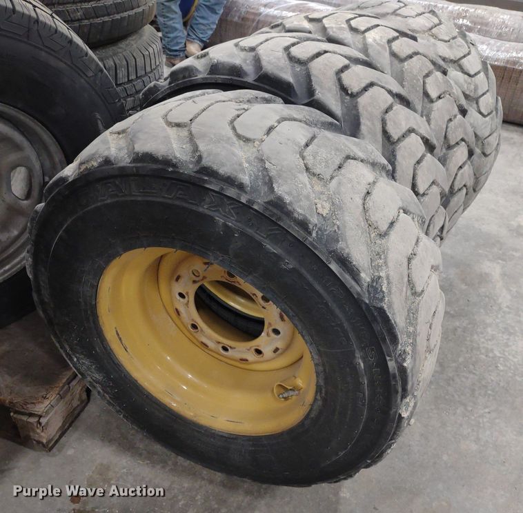 image for item LL9080 2012 John Deere 326D  skid steer loader