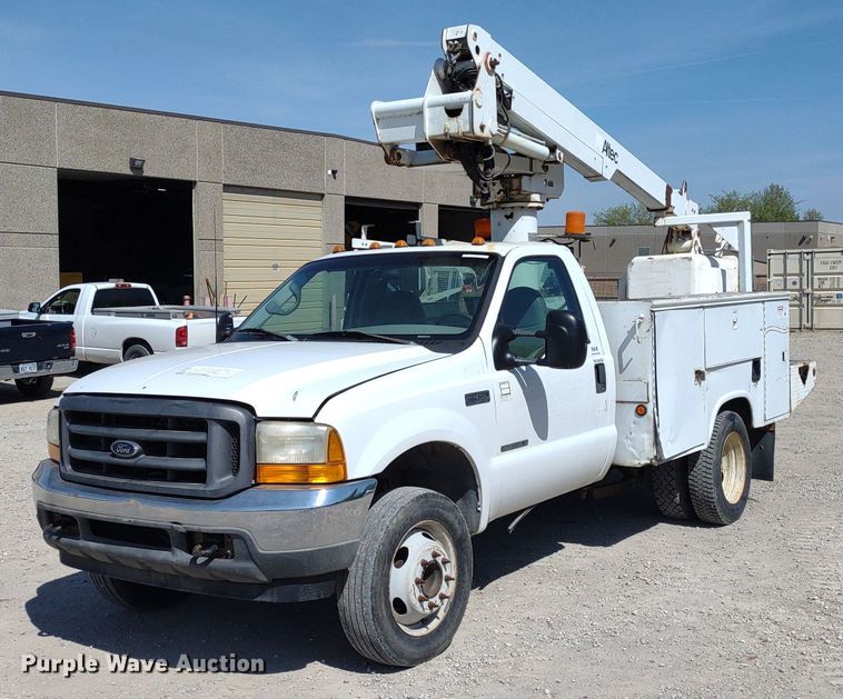 image for item LL9086 2001 Ford F450 Super Duty XL  bucket truck