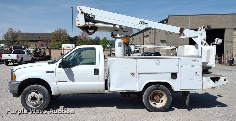 image for item LL9086 2001 Ford F450 Super Duty XL  bucket truck