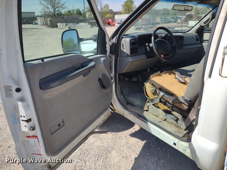 image for item LL9086 2001 Ford F450 Super Duty XL  bucket truck