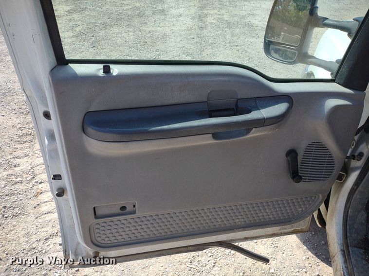 image for item LL9086 2001 Ford F450 Super Duty XL  bucket truck