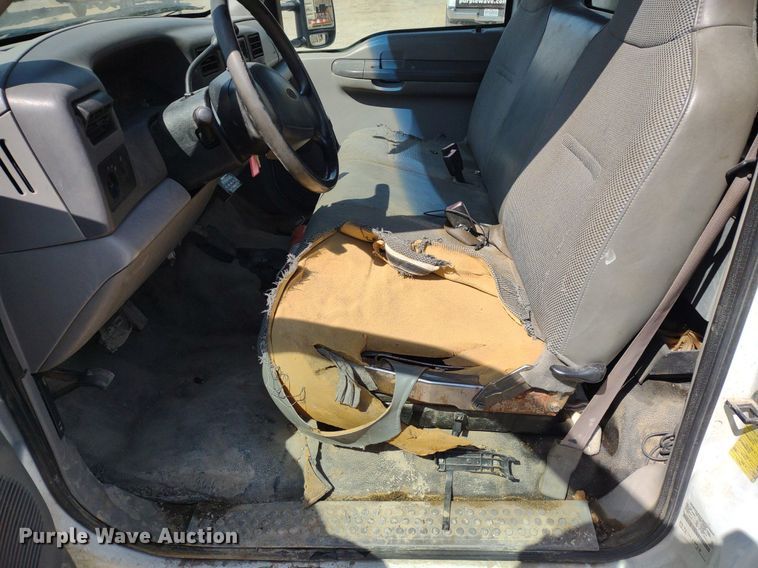 image for item LL9086 2001 Ford F450 Super Duty XL  bucket truck