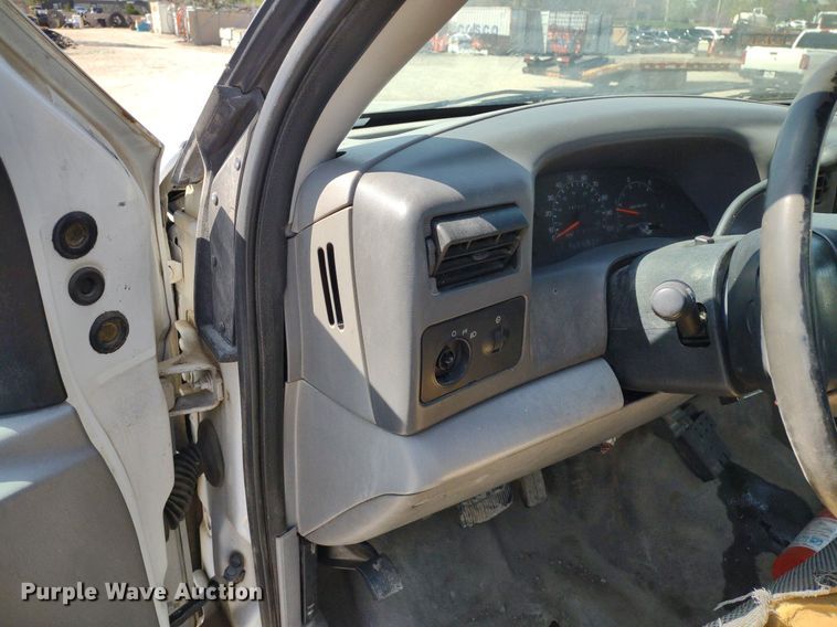 image for item LL9086 2001 Ford F450 Super Duty XL  bucket truck