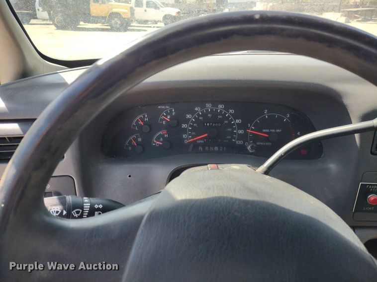 image for item LL9086 2001 Ford F450 Super Duty XL  bucket truck