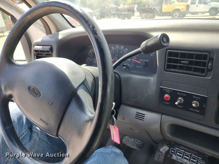 image for item LL9086 2001 Ford F450 Super Duty XL  bucket truck