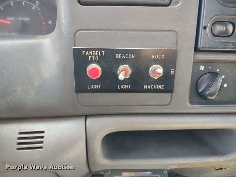 image for item LL9086 2001 Ford F450 Super Duty XL  bucket truck