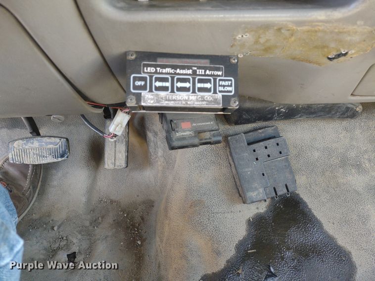 image for item LL9086 2001 Ford F450 Super Duty XL  bucket truck