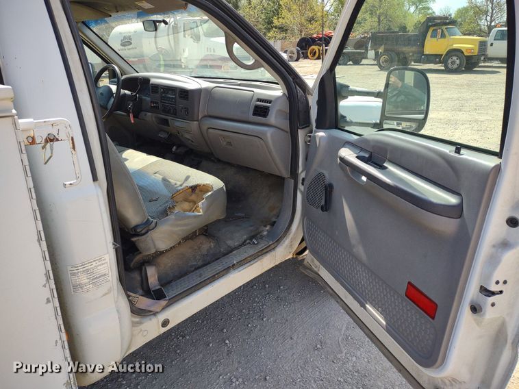 image for item LL9086 2001 Ford F450 Super Duty XL  bucket truck